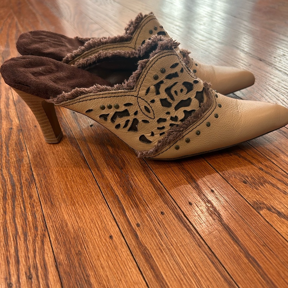 Women's Pointed Toe Slip-On Mules in Beige and Brown
